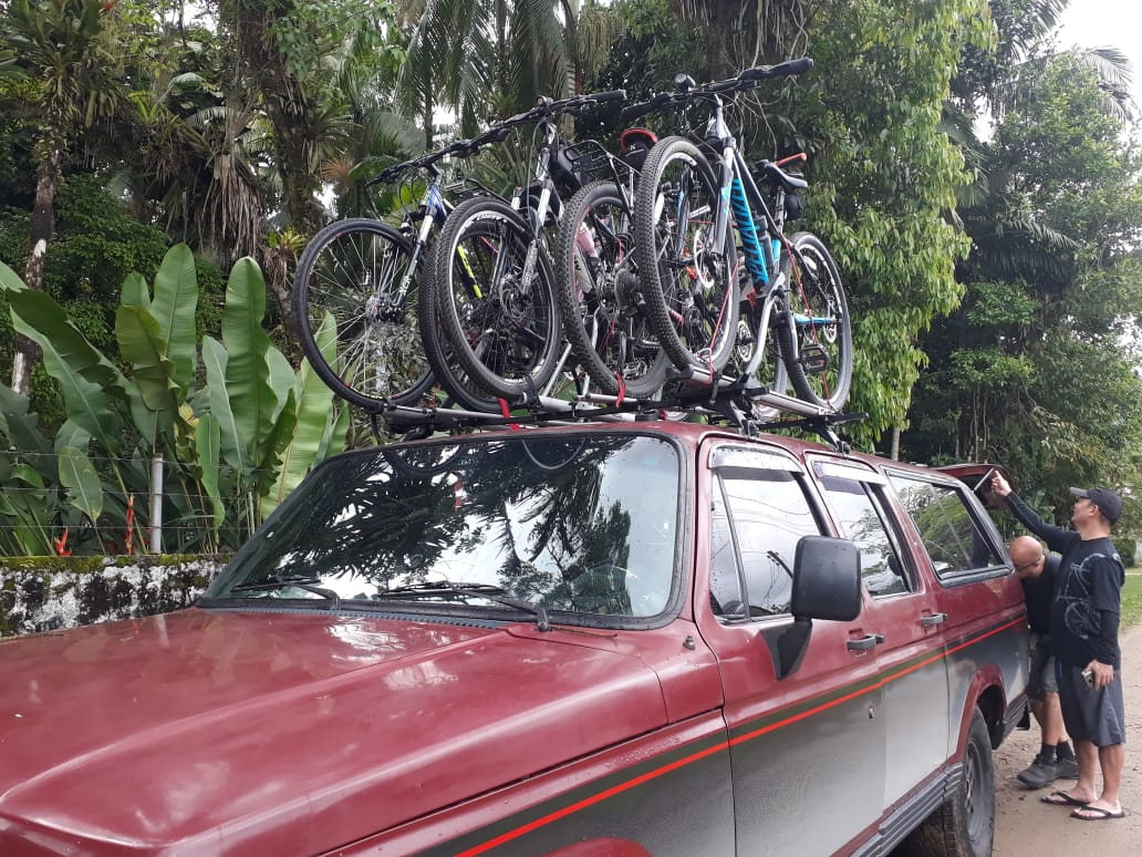 Camionete ampla e espaçosa para atendimento e apoio a grupos de ciclistas