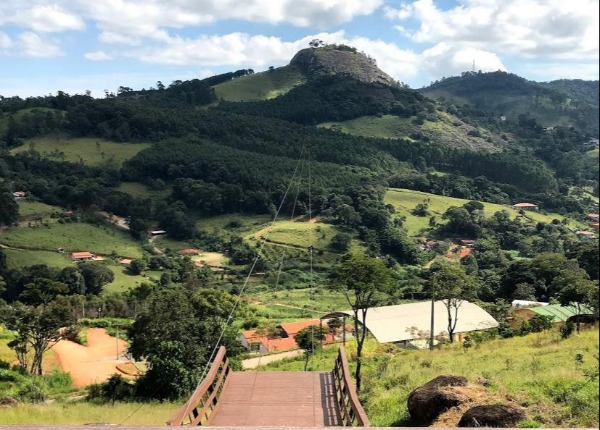 Vá com a Roots Adventure na maior tirolesa do Brasil