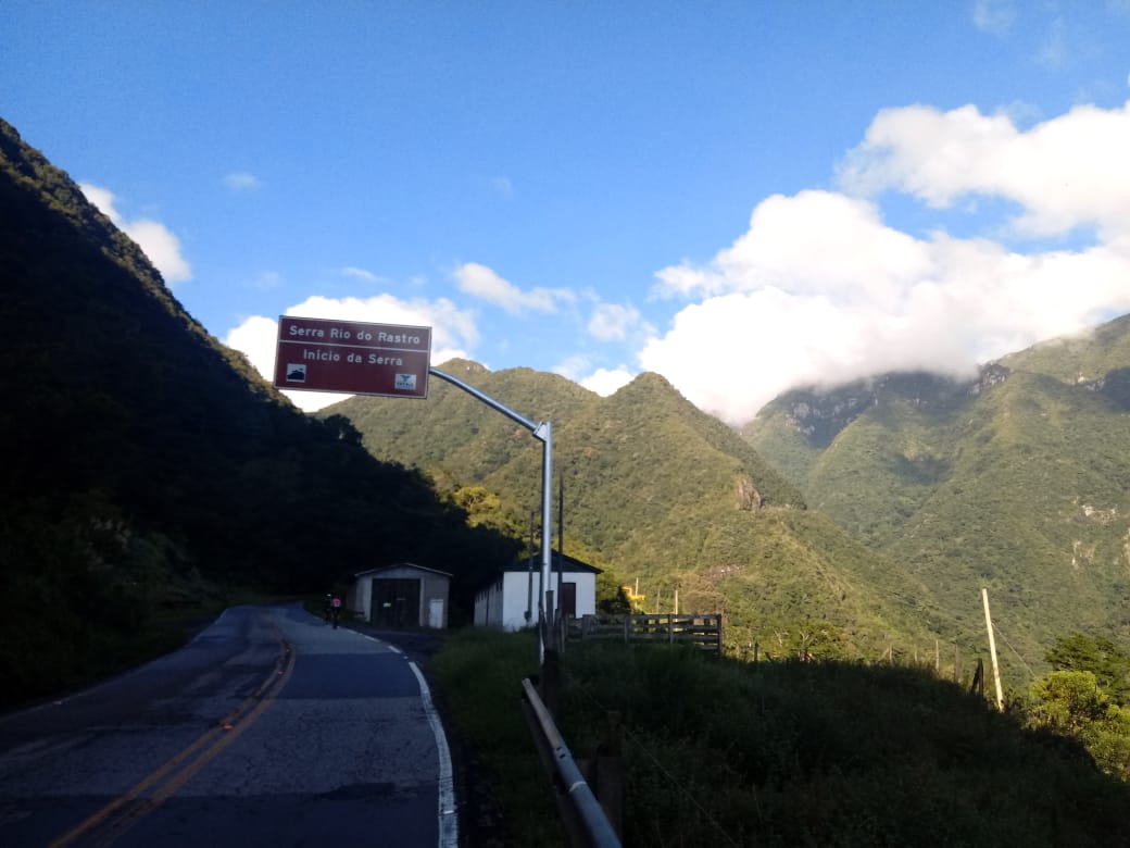 Começando a subida da Serra do Rio do Rastro pedalando com a Roots Adventure