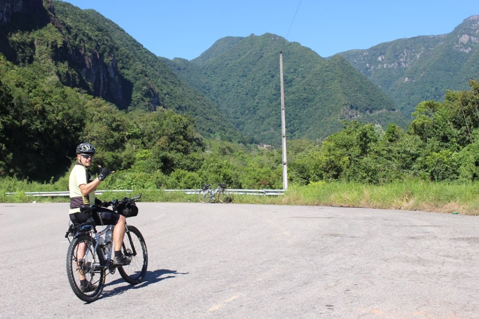 Um belo desafio pedalar com a Roots Adventure pelas serras catarinenses 