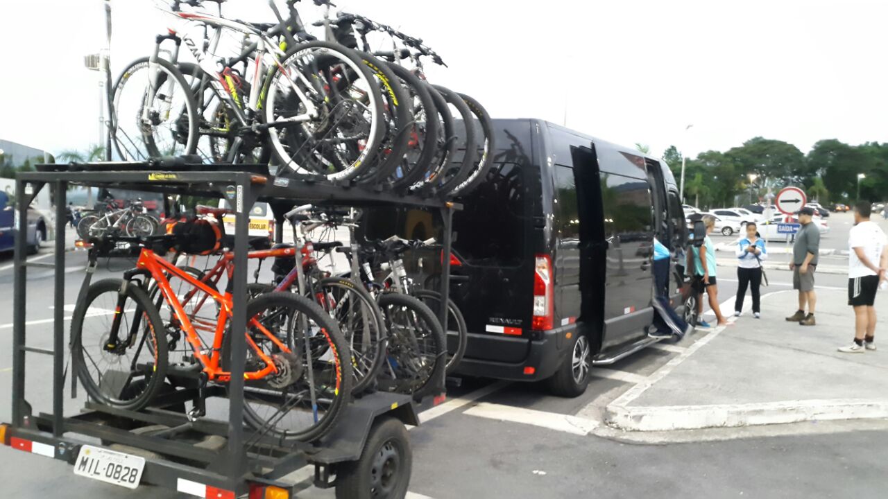 VAN e carretinha para transporte de ciclistas