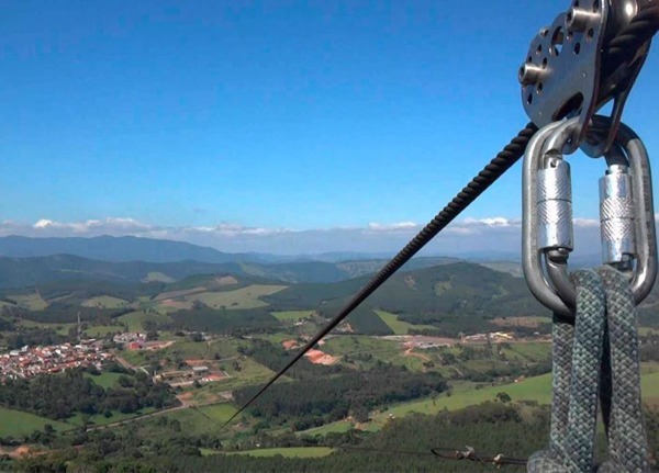 Adrenalina é com a Roots Adventure. Venha descer a maior tirolesa do Brasil