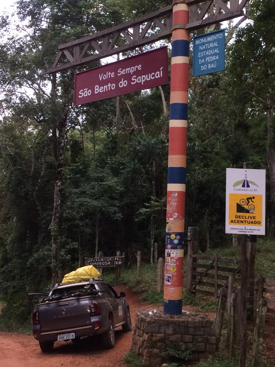 Carro de apoio no caminho da fé é com a Roots Adventure