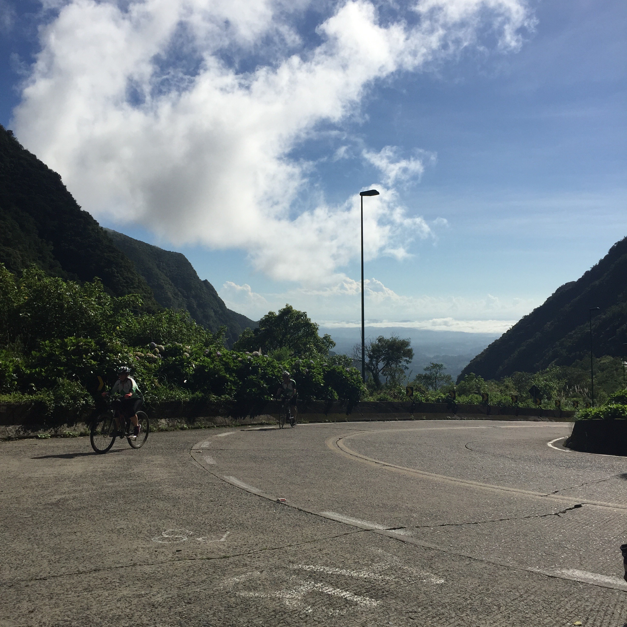 A Roots Adventure leva você para pedalar na Serra do Rio do Rastro em Santa Catarina